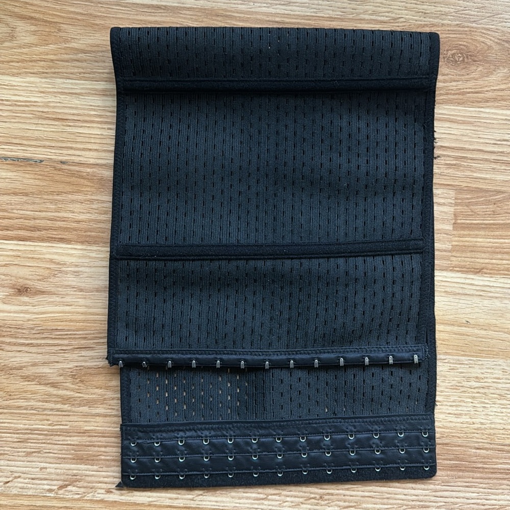 Black Waist Trainer ✨ - Picture 5 of 7